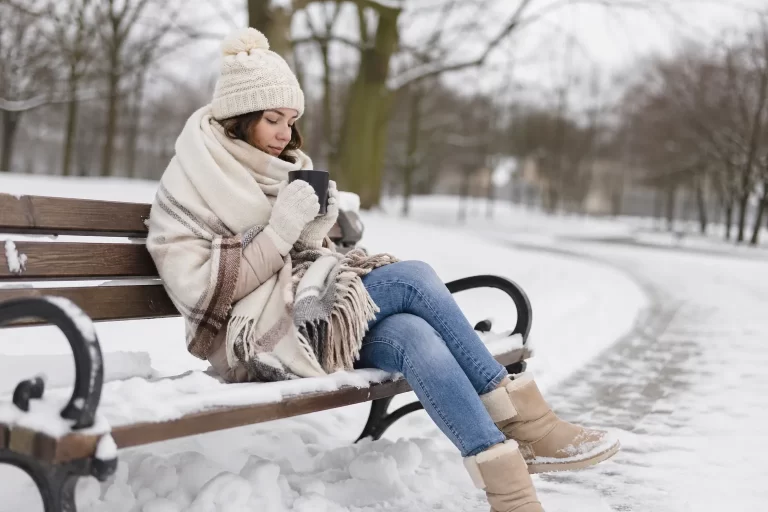 Een warme winterse sfeer die laat zien hoe rust, licht en gezonde gewoontes helpen tegen wintervermoeidheid.